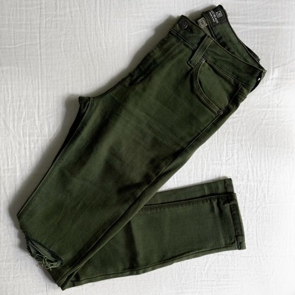 Green Jeans - Picture 2 of 8